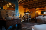 Suite Superior Piccioni con vasca a vista e caminetto - Bauernhof Eco Organic Resort and Luxury Glamping Sant'Egle