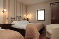 Camera con letto matrimoniale e letto singolo - Bauernhof Bartoli